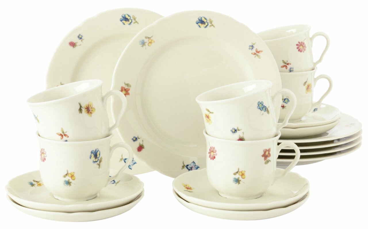 Kaffeeset Marie-Luise 18-tlg. mit floralem Muster, bestehend aus Tassen, Untertassen und Tellern, seitliche Perspektive