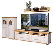 Wandkombination mit TV-Schrank, Regal und Vitrine in Holzoptik, frontal betrachtet
