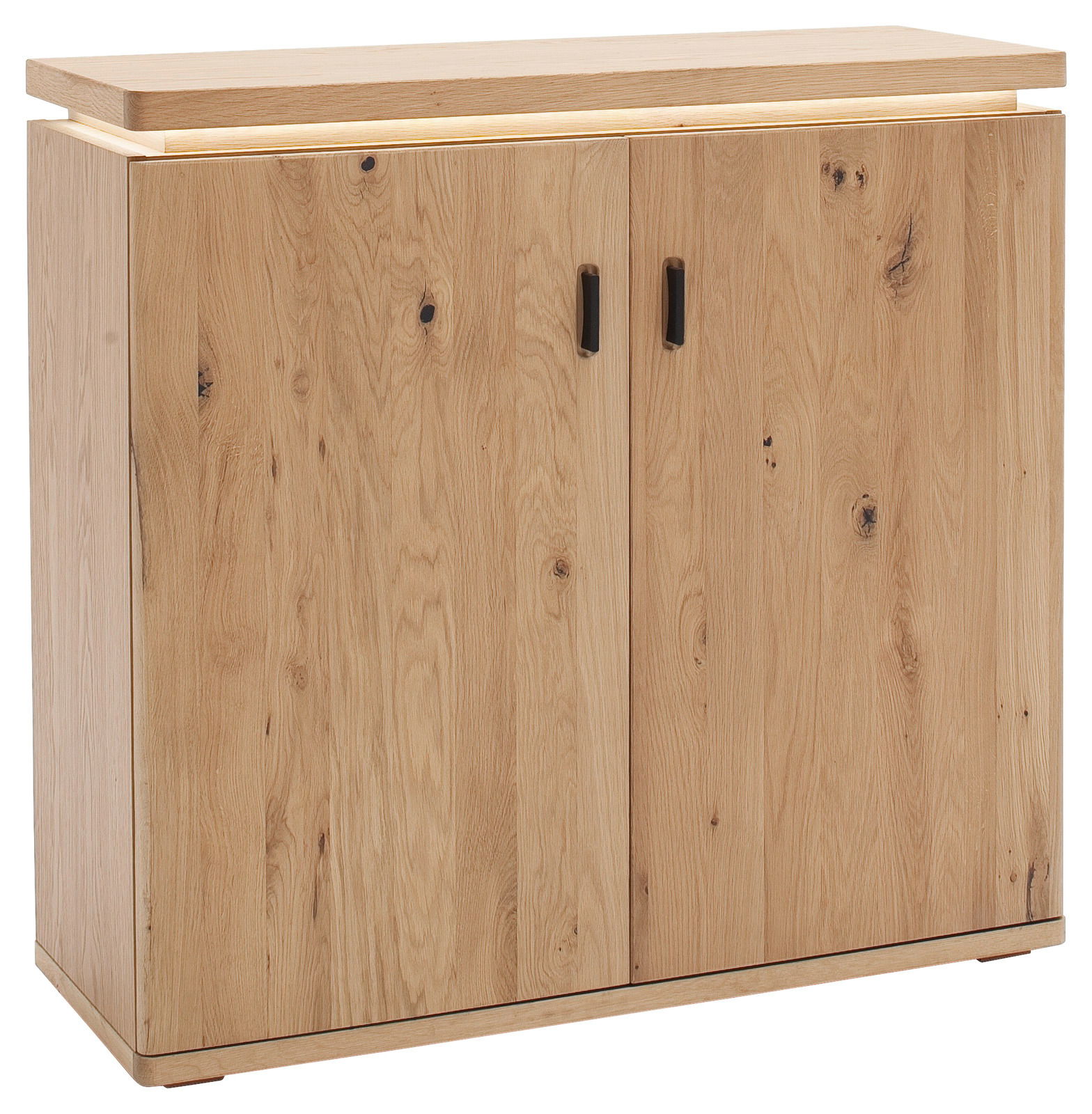 Kommode aus hellem Holz mit zwei Türen und schwarzen Griffen, frontal fotografiert.