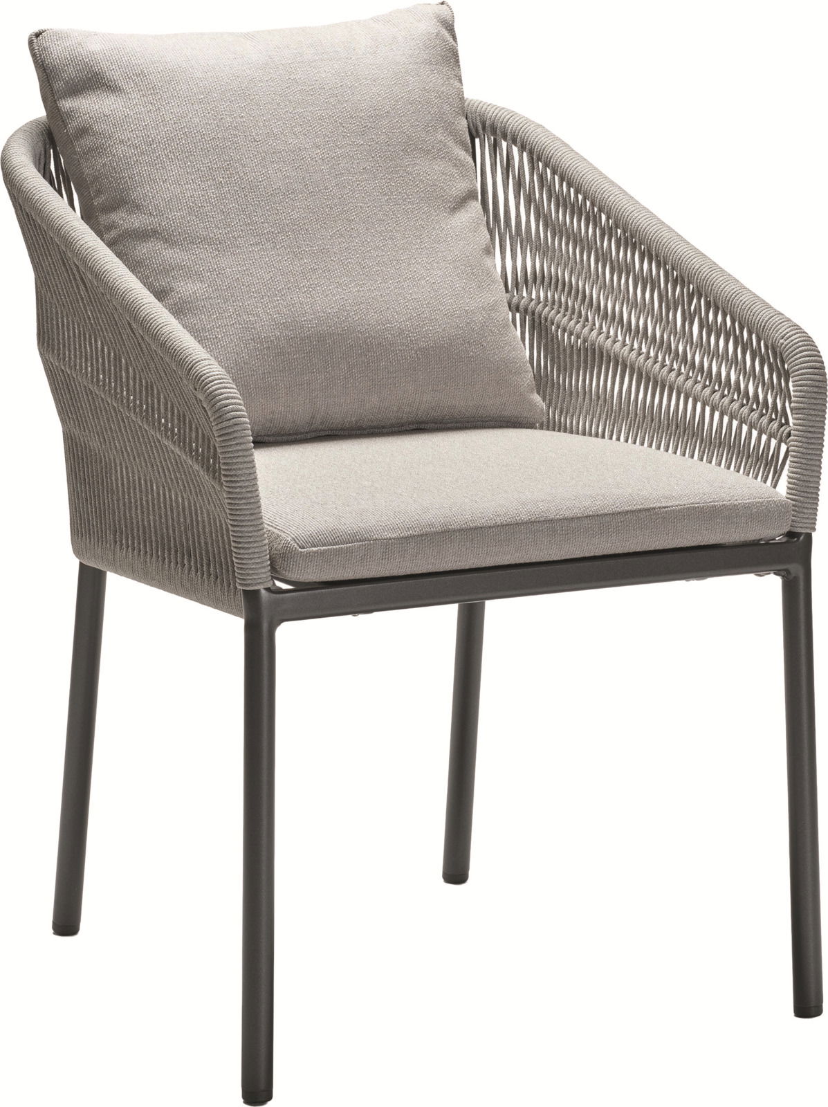 Moderner Stapelsessel mit grauem Kissen und geflochtenen Armlehnen, seitliche Perspektive