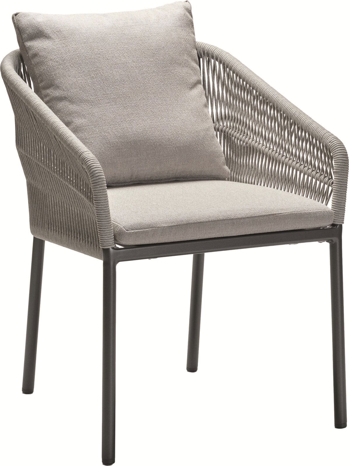 Moderner Stapelsessel mit grauem Kissen und geflochtenen Armlehnen, seitliche Perspektive