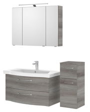 Badezimmermöbel-Set bestehend aus einem Spiegelschrank, einem Waschbeckenunterschrank mit zwei Schubladen und einem hohen Schrank, in Holzoptik, aus der Frontalperspektive.