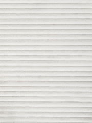 Nahaufnahme eines weißen, gerippten Stoffes in horizontaler Perspektive