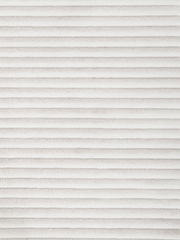 Nahaufnahme eines weißen, gerippten Stoffes in horizontaler Perspektive