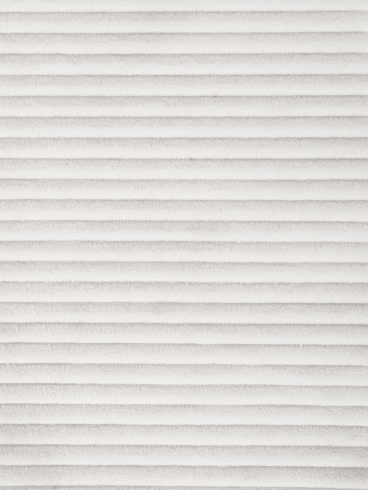 Nahaufnahme eines weißen, gerippten Stoffes in horizontaler Perspektive