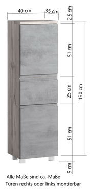 Midischrank in grauer Betonoptik, seitliche Perspektive, mit zwei Türen und einem Schubfach, Maße: 130 cm hoch, 40 cm breit, 35 cm tief.