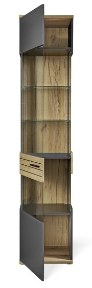 Vitrine aus Holz und Glas mit geöffneter Tür, frontal betrachtet