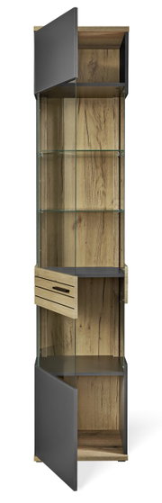 Vitrine aus Holz und Glas mit geöffneter Tür, frontal betrachtet