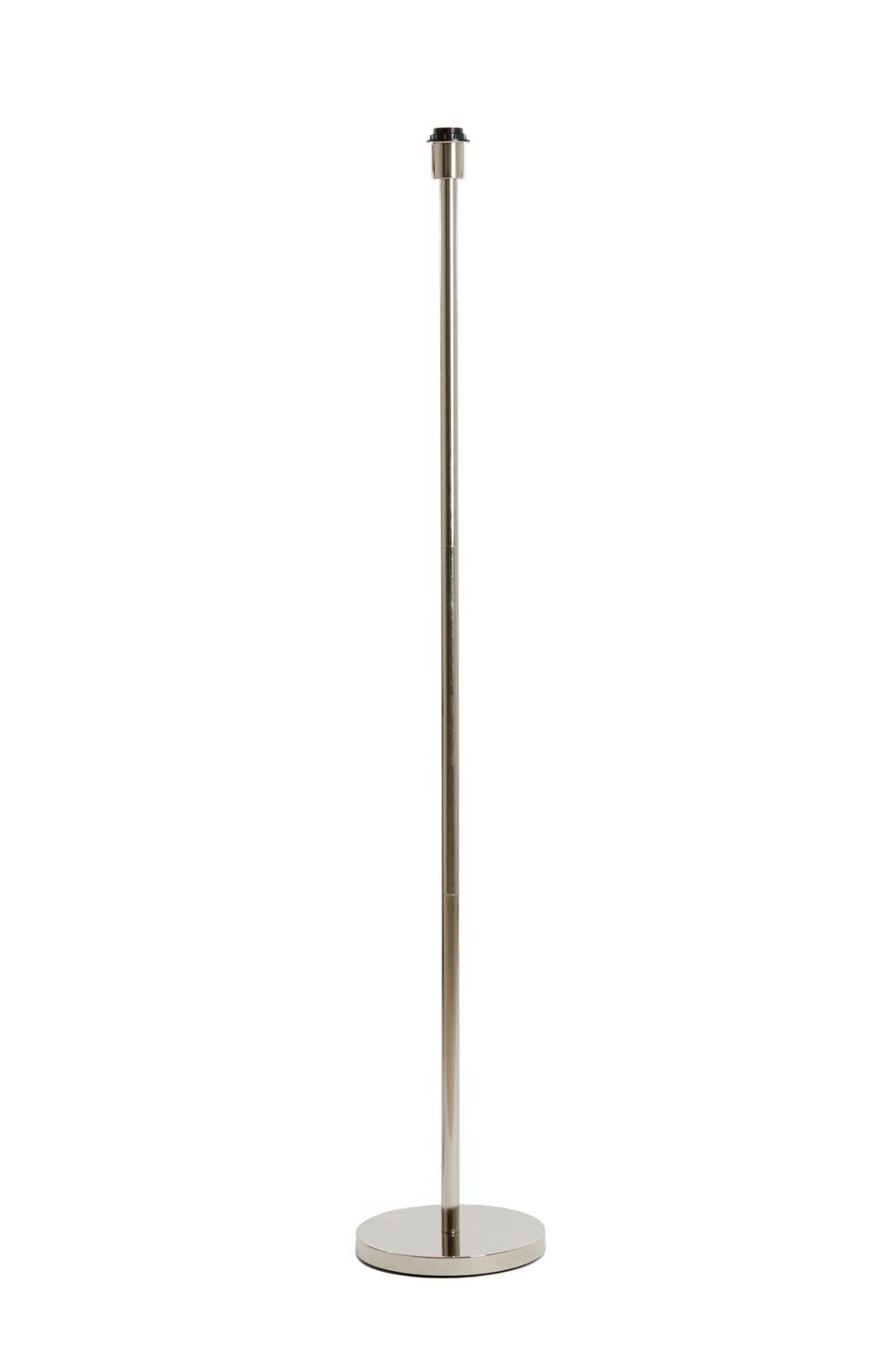 Elegante Stehleuchte aus Metall in seitlicher Perspektive