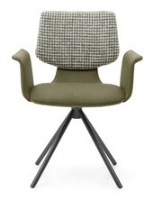 Moderner Sessel mit olivgrünem Sitz und gemustertem Rücken, aus der Frontalperspektive fotografiert.