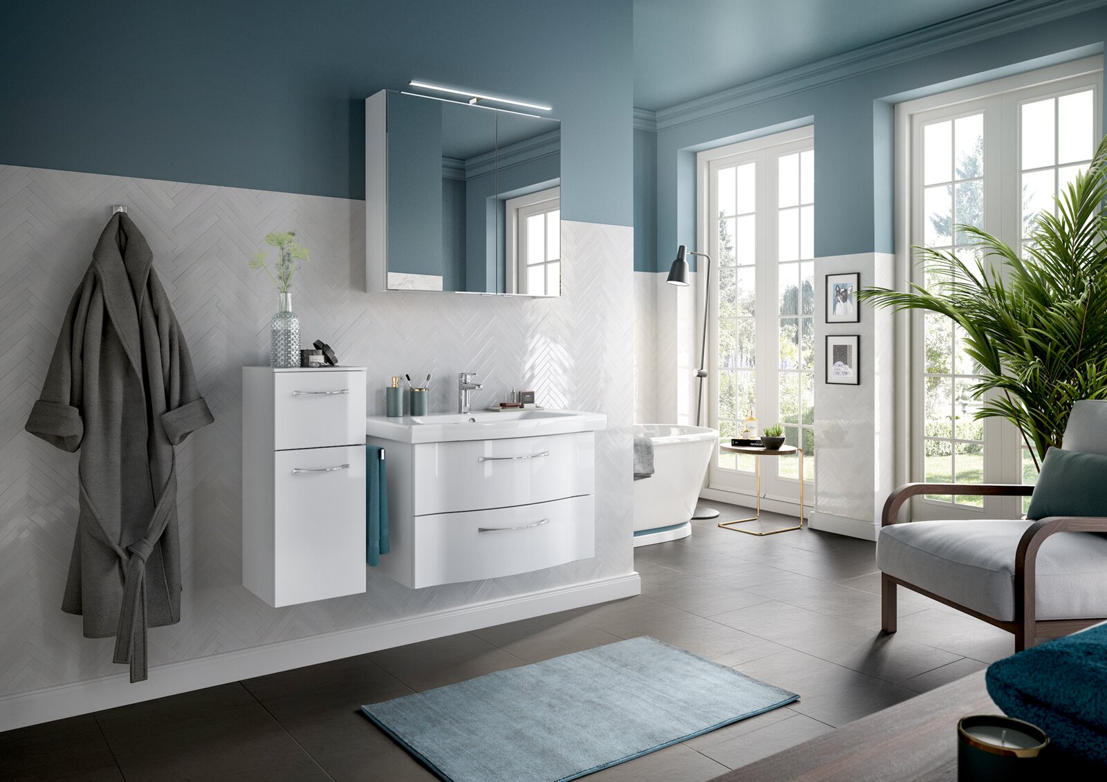 Modernes Badezimmer mit weißem Badblock, Spiegel und Waschbecken, seitliche Perspektive