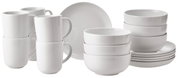 Weißes Kaffeeservice und Tafelservice aus Porzellan, bestehend aus Tassen, Schalen und Tellern, seitliche Perspektive