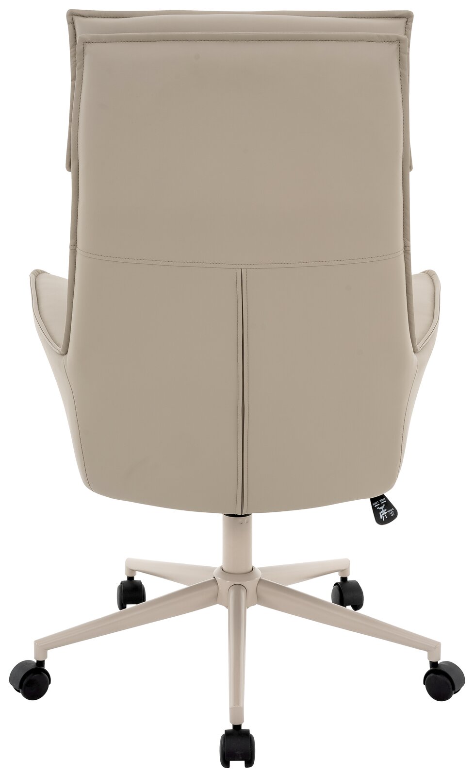 Rückansicht eines beigen Chefsessels mit Rollen und gepolsterter Rückenlehne.