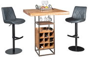 Barhocker-Set mit zwei grauen Hockern und einem Holztisch mit integriertem Weinregal, seitliche Perspektive