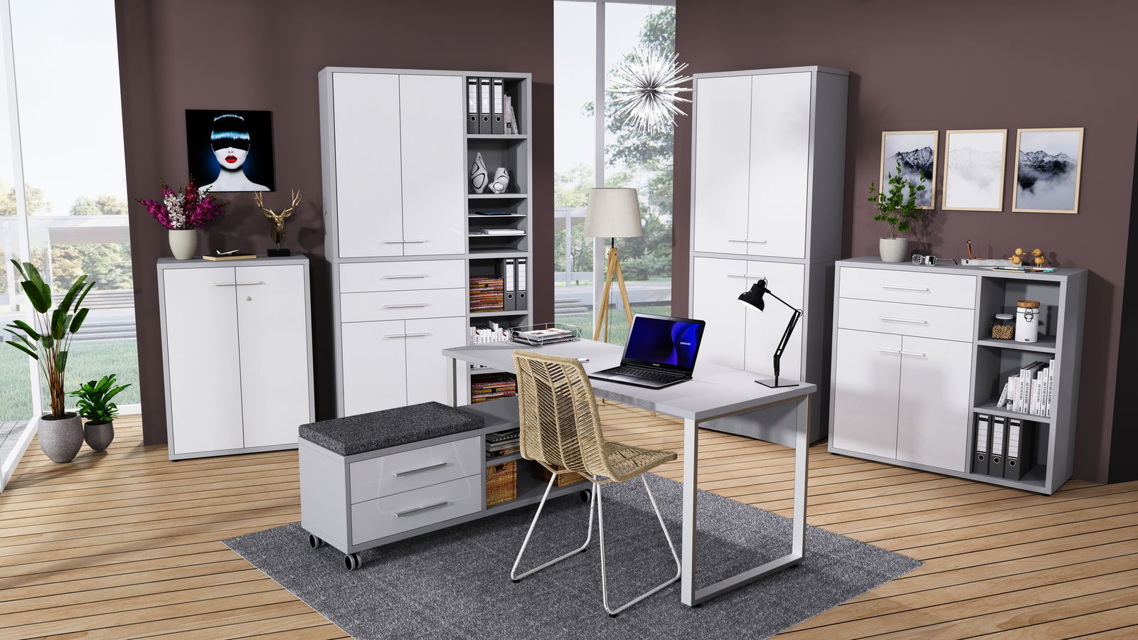 Manjana Aktenschrank -Glas- TEXAS Moderne Büromöbel in einem stilvollen Raum mit Schreibtisch, Rollcontainer und Aktenschränken in Weiß und Grau. Perspektive von vorne.