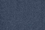 Nahaufnahme eines blauen Stoffmusters, das für einen Chefsessel verwendet wird.