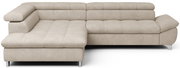 Beiges L-förmiges Ecksofa mit linker Ottomane, gepolsterten Armlehnen und Metallfüßen, Frontansicht.
