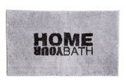 Grauer Badteppich mit schwarzem Schriftzug 'HOME YOUR BATH', von oben betrachtet.