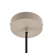 Beige Deckenhalterung einer Hängeleuchte mit schwarzem Kabel, Ansicht von unten.