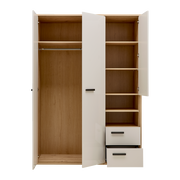 Offener Kleiderschrank mit zwei Türen, einer Kleiderstange, mehreren Regalböden und zwei Schubladen, frontal betrachtet.