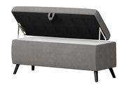 Graue Bettbank mit aufklappbarem Deckel, seitliche Perspektive