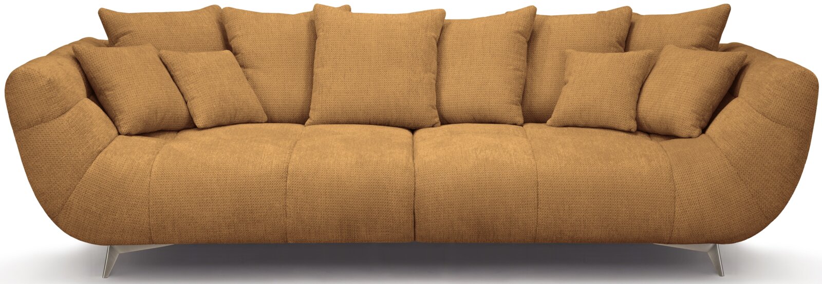 Großes modernes 3-Sitzer-Sofa in ockerfarbenem Stoff mit vielen Rückenkissen und schrägen Metallfüßen, frontale Ansicht.