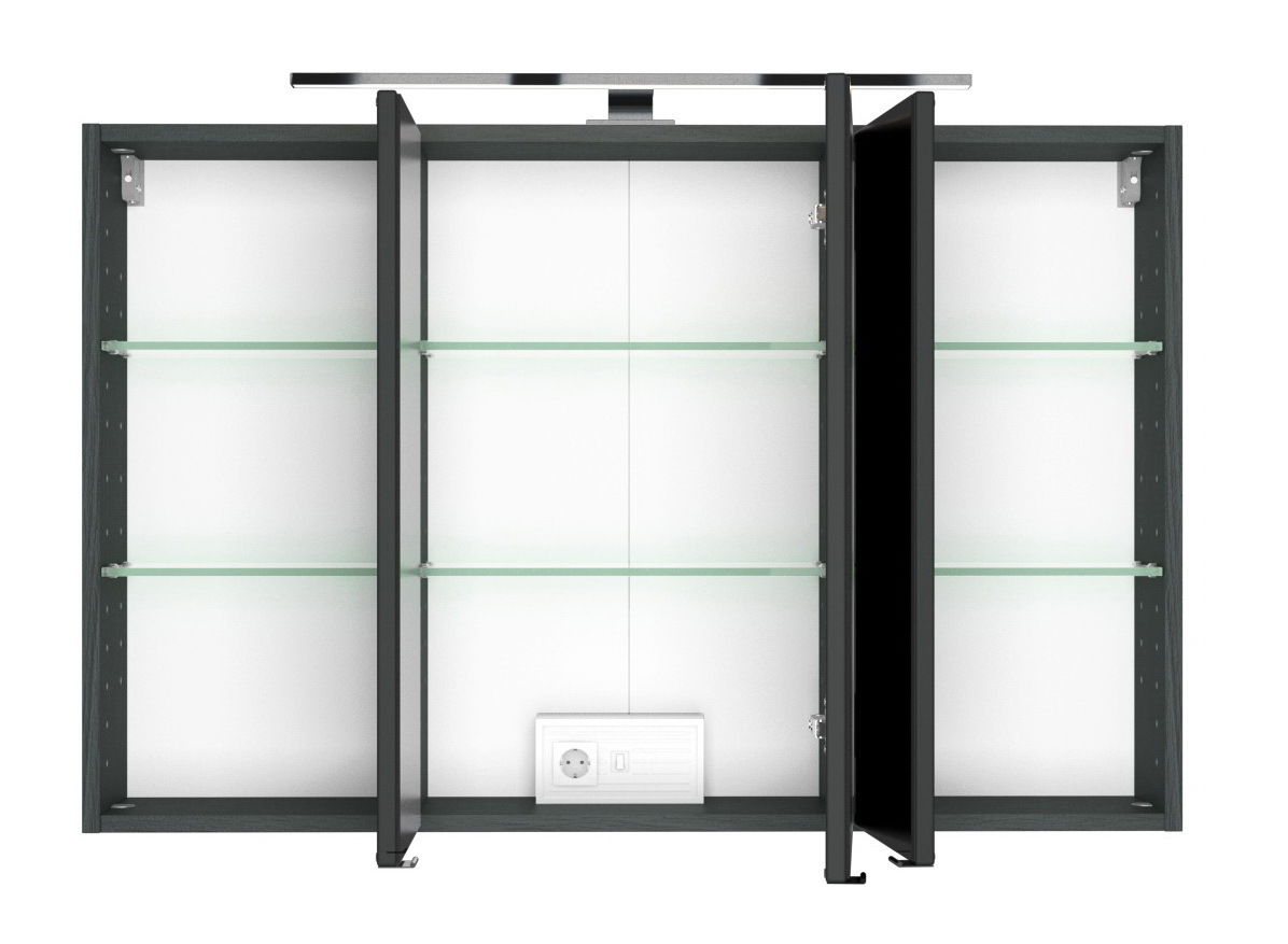 Offener Spiegelschrank mit drei Türen, Glasregalen und integrierter Steckdose, Frontalansicht.