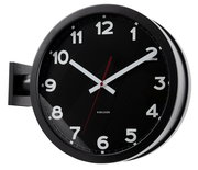 Schwarze, doppelseitige Wanduhr mit weißen Ziffern und Zeigern, seitliche Perspektive