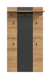 Moderne Garderobe aus hellem Holz mit mittigem schwarzen Paneel, Hutablage und Kleiderstange mit Haken, frontale Ansicht.