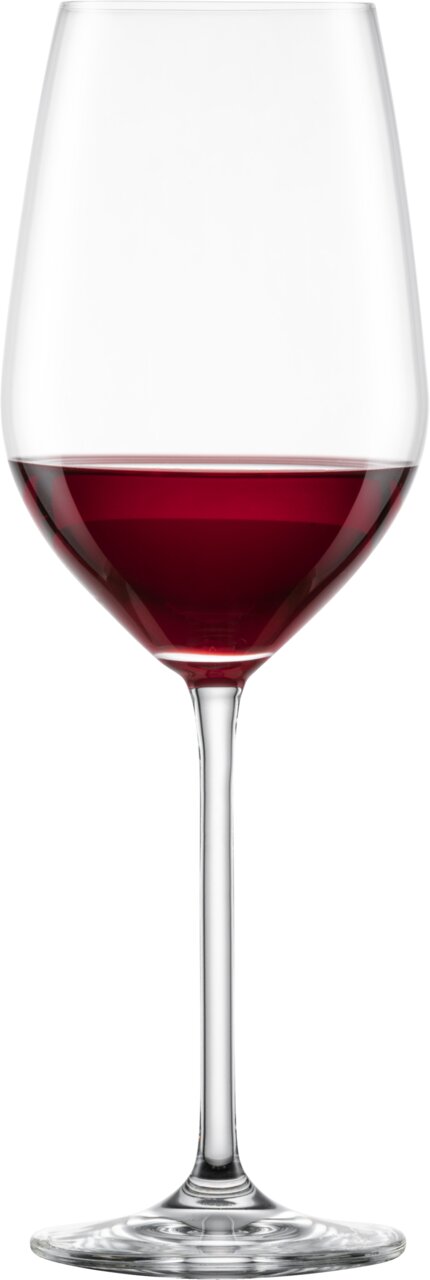 Bordeaux Rotweinglas mit rotem Wein, frontal fotografiert