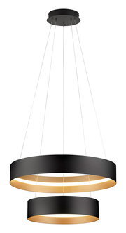 Moderne Pendelleuchte LOOP mit zwei schwarzen Ringen, von der Decke hängend, seitliche Perspektive.