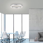 Moderne runde Deckenleuchte in einem minimalistischen Büro, seitliche Perspektive