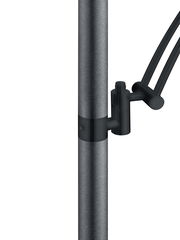 Nahaufnahme eines Teils der Stehleuchte ANDY mit modernem, schwarzem Metallgestell.