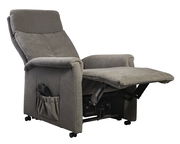 Grauer Fernsehsessel mit ausgeklappter Fußstütze, seitliche Perspektive