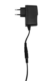 Schwarzes Netzteil mit Kabel, seitliche Ansicht