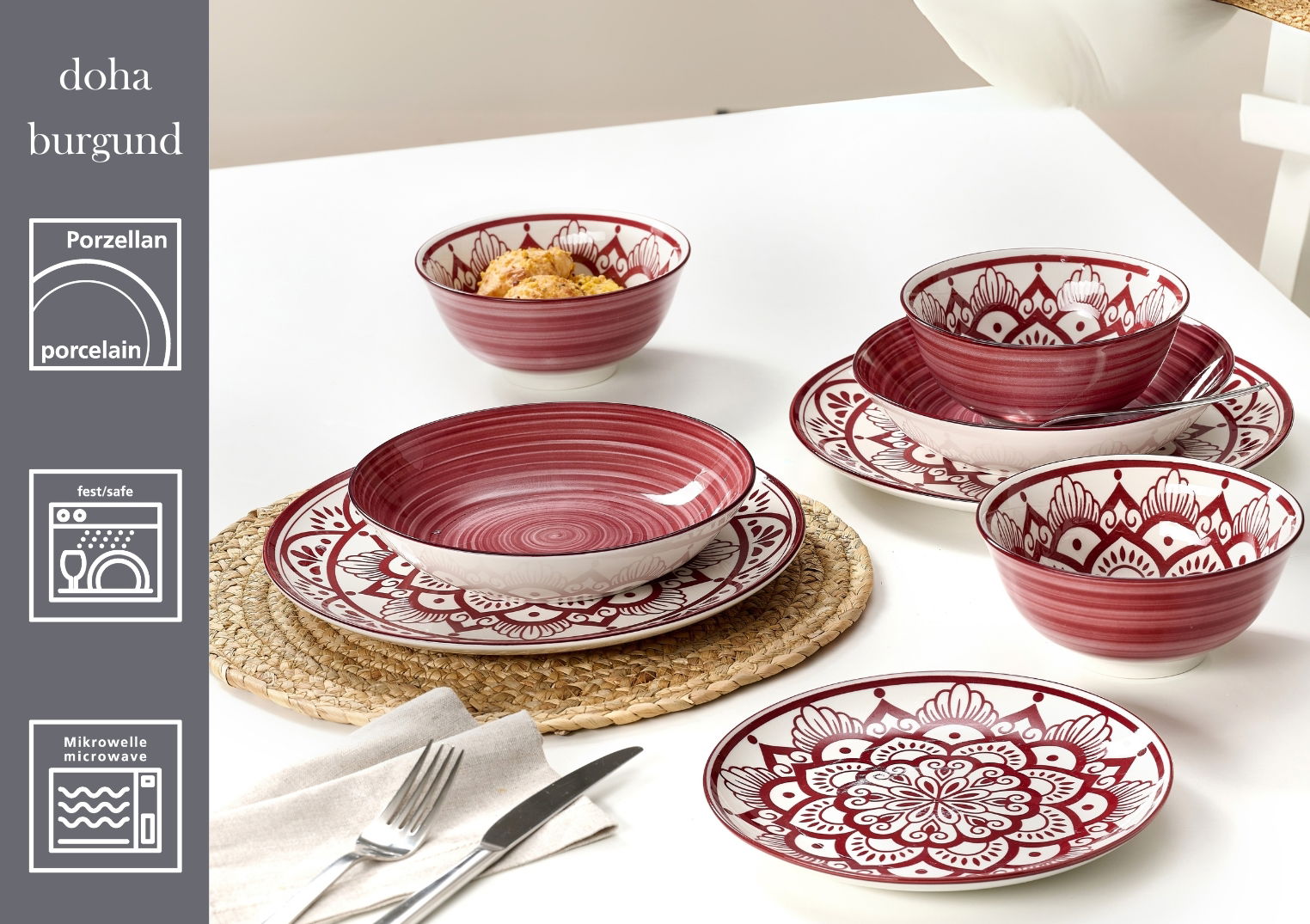 Tellerset 16-tlg. in Burgund mit dekorativem Muster, aus Porzellan, geeignet für Mikrowelle und Spülmaschine, aus der Vogelperspektive fotografiert.