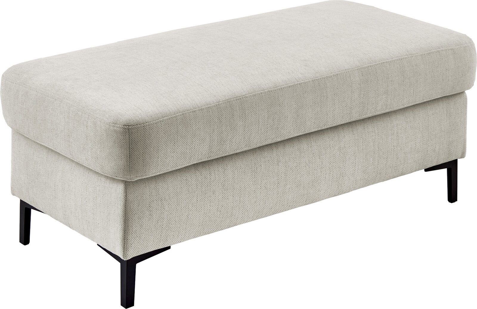 Beige, rechthoekige poef met stoffen bekleding en zwarte metalen poten, vrijstaand tegen een witte achtergrond, perspectivisch aanzicht schuin van voren en van bovenaf