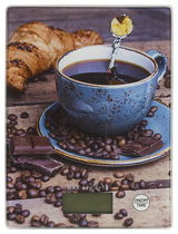 Elektrische Küchenwaage mit Kaffeetassen-Design, Schokoladenstücken und Kaffeebohnen, aus der Vogelperspektive