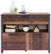 Rustikale Kommode aus Holz mit dekorativen Vasen und Büchern auf der Oberseite, frontal fotografiert.