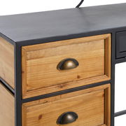 Nahaufnahme eines Schminktisches mit Holzschubladen und Metallgriffen, seitliche Perspektive