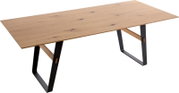 Moderner Esstisch mit rechteckiger, naturfarbener Holzplatte mit sichtbarer Maserung und schwarzen Metallkufen, schräg von oben in perspektivischer Ansicht freigestellt