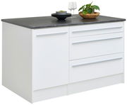 Weiße Kücheninsel mit dunkler Arbeitsplatte, zwei Schubladen und einer Tür, dekoriert mit Geschirr und Pflanze, seitliche Perspektive