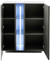 Highboard mit geöffneten Türen, zeigt Innenfächer und beleuchtetes mittleres Fach, Frontalansicht