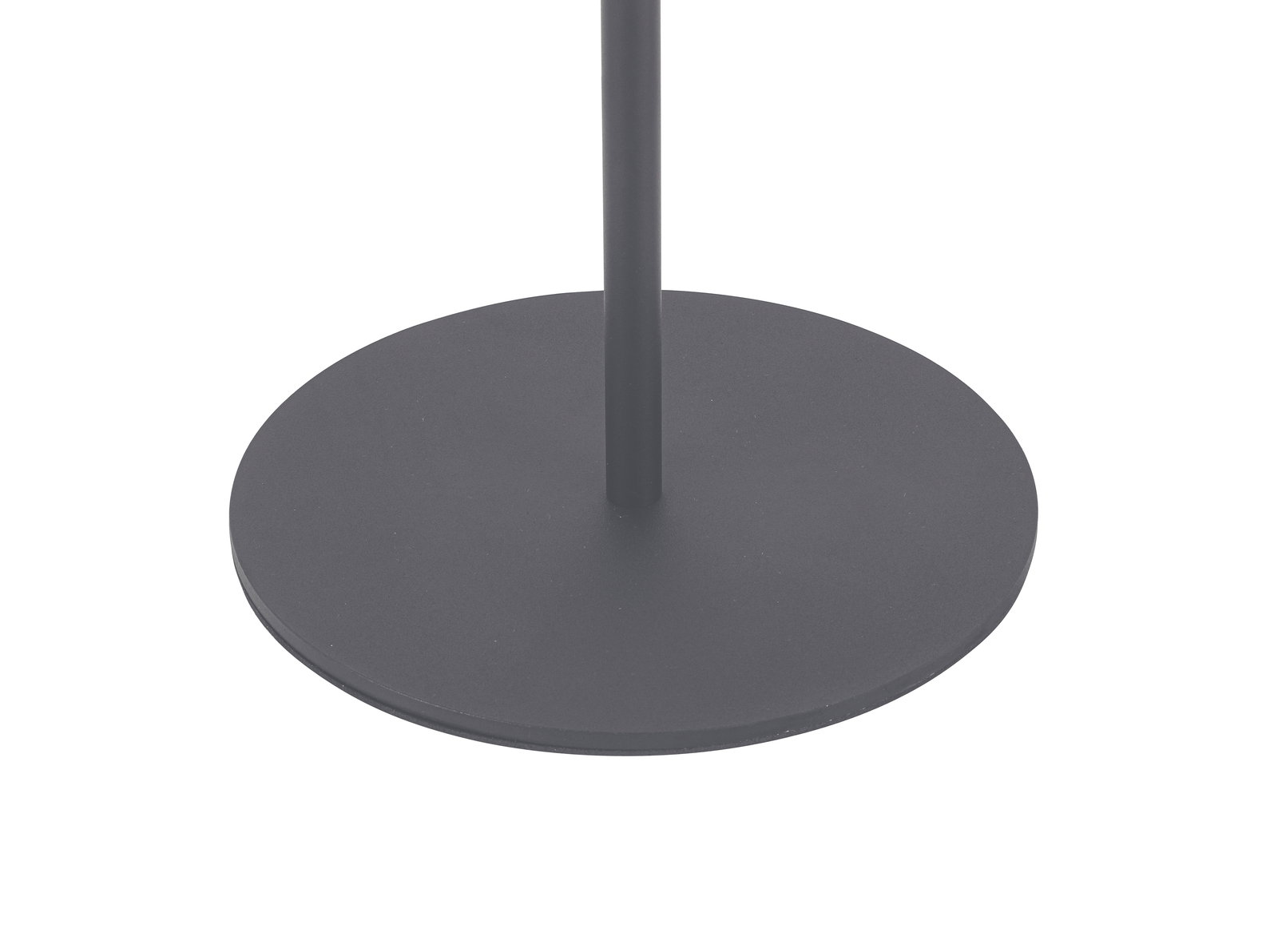 Nahaufnahme des Sockels einer Akku-Stehleuchte in schwarzer Farbe, von oben betrachtet.