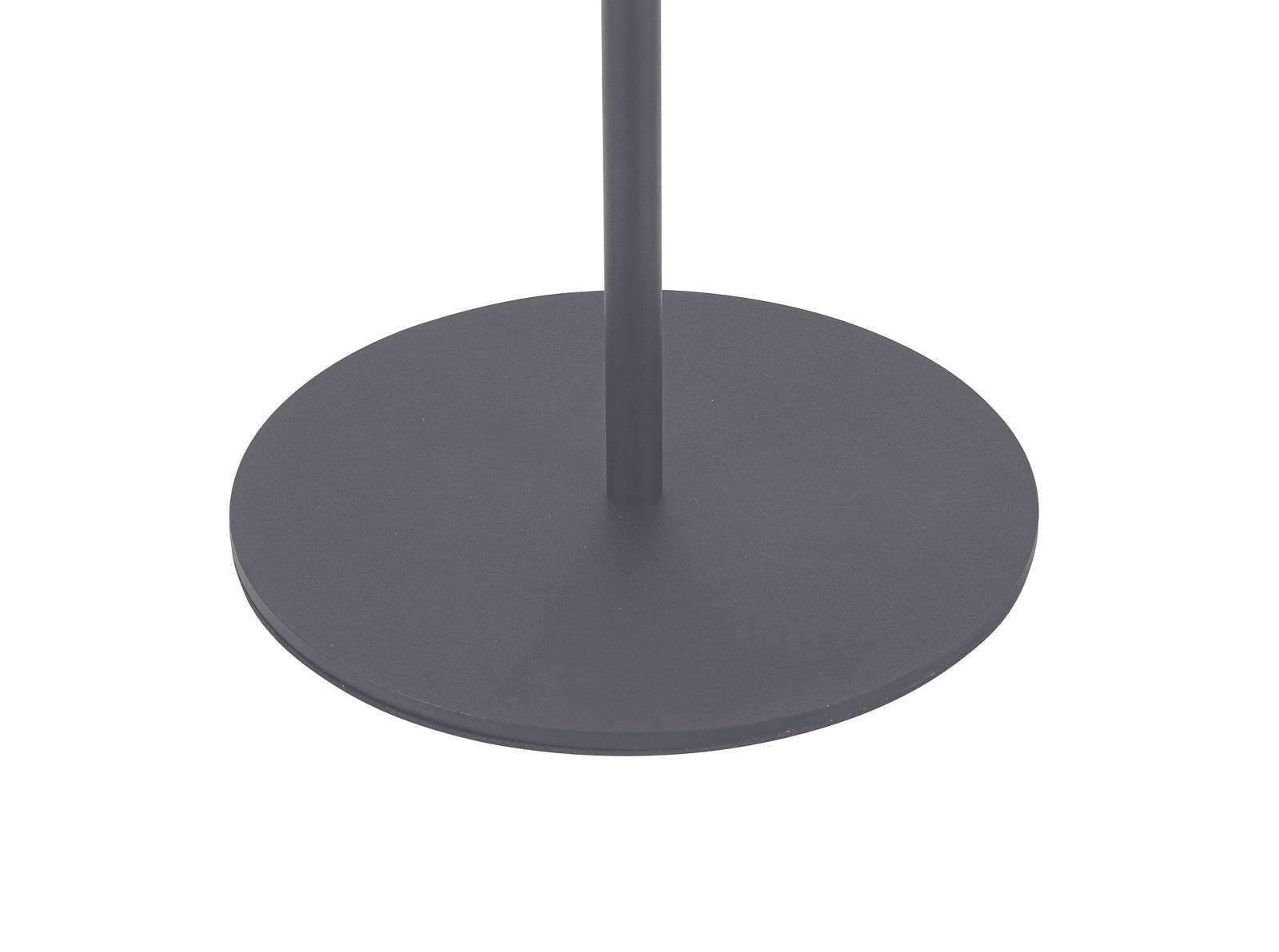 Nahaufnahme des Sockels einer Akku-Stehleuchte in schwarzer Farbe, von oben betrachtet.