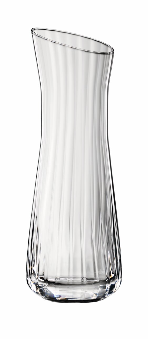 Karaffe aus klarem Glas mit elegantem, geripptem Design, seitliche Perspektive