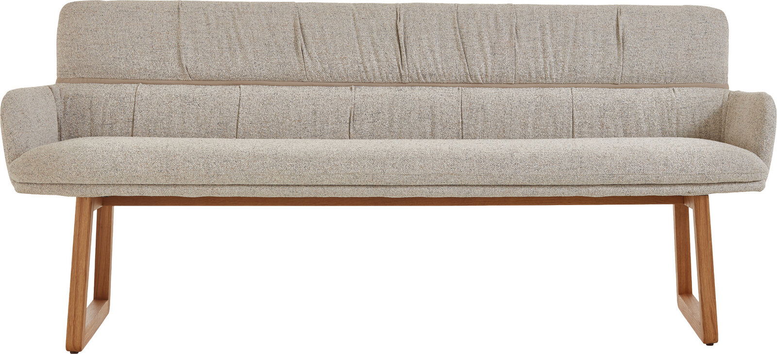 Beige gepolsterte Sitzbank mit Rückenlehne und Armlehnen, Stoffbezug und Holzgestell, frontal in gerader Vorderansicht freigestellt auf weißem Hintergrund.