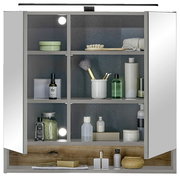 Spiegelschrank mit geöffneter Tür, gefüllt mit verschiedenen Pflegeprodukten und Accessoires, frontal betrachtet.