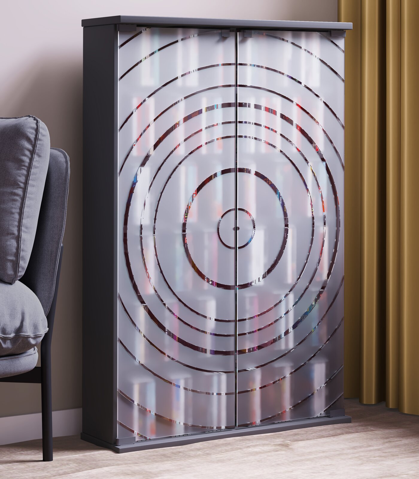 Frontale Ansicht eines modernen Schranks mit schwarzem Korpus und zwei spiegelnden Türen mit konzentrischem Kreis-Design, im Wohnraum neben Sofa und Vorhang.