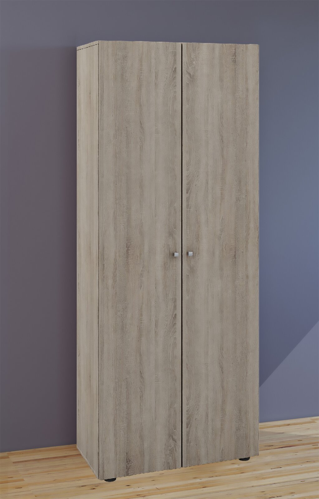 Zweitüriger Kleiderschrank in heller Holzoptik mit kleinen Griffen, freistehend auf Füßen vor grauer Wand; Perspektive: frontale Ansicht.
